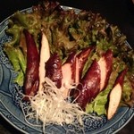 鶏や 笹木 - 自家製ささみの燻製 780円。