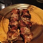 鶏や 笹木 - ジャークチキン 150円×2本。