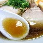 くじら食堂 - 醤油味玉らーめん・２００g　スープアップ