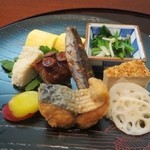 御料理 辰むら - 鶏松風、鯖南蛮漬け、海藤花、蛸旨煮、イワシ生姜煮、出汁巻き、丸十、酢蓮根、