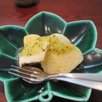 御料理 辰むら - 和三盆蒸しパン、キウイソース