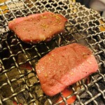 炭火焼ホルモン ぐう - 極タン