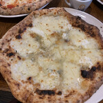 Pizzeria Terzo Okei - クワトロフロマッジ