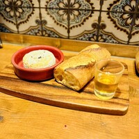 Seafood bar Ermitage 代々木店 - カマンベールチーズグリル　ハチミツ添え
