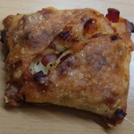 プチ・ポンレヴェック - グリーンカレーベーコンペッパーのパヴェ