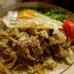 （2013/8月）「焼きラーメンとんこつ」を横から見たところ