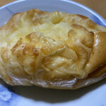 ケーワン - パンの上で焼けたチーズと中のサイコロ状のチーズの食感が違って美味しかったです