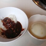 Yakiniku Juujuu Karubi - ランチは食べ放題のごはん、カレー、スープ付き、レモンシャーベット