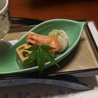 ひろ文 - 川海老、各種真丈、枝目巾着