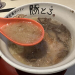 Kagosima Ramen Tontoro - スープは濃厚ですが、和風な豚骨っぽい感じですかね