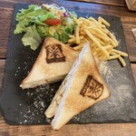 THE HIDEAWAY FACTORY - 友だちのTHFサンドボリュームすごかった