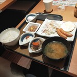 ダイワロイネットホテル - 料理写真:ソーセージと目玉焼きは焼きたて