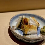 冨所 - アナゴ白焼き。 これは旨い！ さっぱりした食感、咀嚼とともにあふれる脂。