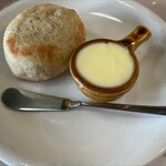 ITAMESHI HARU - 全粒粉のパンとバター(ピッツァランチセット)