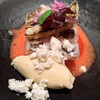 クッチーナ イタリアーナ ガッルーラ - ガスパッチョ（太刀魚のソテー、プラムソース、焼き茄子のジェラート添え）