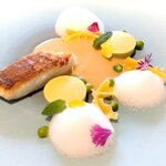 リストランテKubotsu - 産直鮮魚（鹿児島産真鯛）のソテー　川崎さんのグリーンピースのフランと自家製ファルファッレ（2023.6）