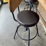 麺や　まるしょう - 上部が回転するスツール