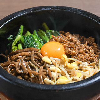 おすすめは石焼ビビンバ！特選黒毛和牛もリーズナブルにご提供◎