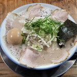 大砲ラーメン  - チャーシュー・もやし・煮玉　１１３０円