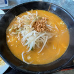 食神 餃子王 - Eセット(四川担担麺と半炒飯)