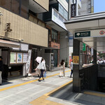 Shibadaimon Sarashina Nunoya - 店舗と地下鉄大門駅A6出口