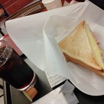 カフェ・ベローチェ - モーニングＣ　ハムとチーズ　アイスコーヒー