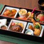 [Western Cuisine two-tiered Bento (boxed lunch)]