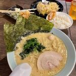 横浜家系ラーメン 魂心家 - 醤油ラーメン　780円　+　麺大盛り　100円