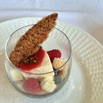 ベラ・ルーサ - 選べるデザートは季節の果実を使ったパルフェ。この後凄いことに！