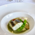 ベラ・ルーサ - 白身魚のポワレ。バジルが香るピストー仕立て。スズキでした