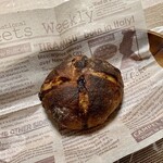 パンやきどころ RIKI - マカダミアンナッツとホワイトチョコの天然酵母 ¥320