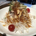 Honetsuki Gaburidori Gaburitei - 大根と鶏肉のサラダ