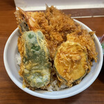 天三 - 季節の天丼 
            海老（2本）野菜（3品）きす 帆立