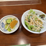 天三 - 季節の天丼 
            新香 サラダ