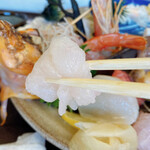 市場屋宗助 - オコゼは、新鮮なので歯応えもあり、
      ねっとりあまうま～♪
      
      ちゃんと2切れあります。