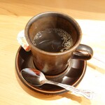 お料理ひろせ - カップとソーサーものではシックなデザイン。