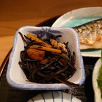 お料理ひろせ - 長い形のままに煮付けられた、食感の素晴らしい”ひじき”。