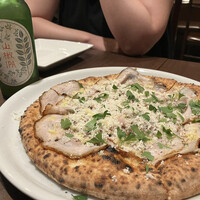 IMPASTO - 山わさびが香る豚肉のピザ