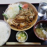 徳次郎食堂 - 豚肉しょうが焼き定食(750円)