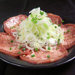 < Yakiniku (Grilled meat), let's start from now! >Green Cow tongue salt