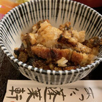 あつた蓬莱軒 - お茶碗によそって