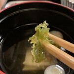 あつた蓬莱軒 - 吸い物に海藻