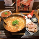 神楽 海老で鯛を釣る麺堂 - 