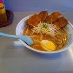 豚太郎 - 料理写真:みそカツラーメン