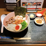 神楽 海老で鯛を釣る麺堂 - 