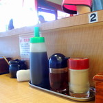 ラーメン藤 - 2013年9月2日(月)　店内　カウンター卓上