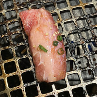 大徳壽 みなとみらい - カルビ2/3枚目。焼肉屋さんのお得なランチの位置付けは理解しているつもりだが、もう少し丁寧に仕事してほしいなと思うのは贅沢な願いだろうか、