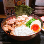 神楽 海老で鯛を釣る麺堂 - 