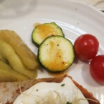 キッチン ブルー グローブ - 備え付け野菜のアップ