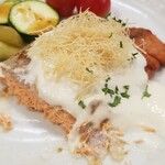 キッチン ブルー グローブ - 上に乗るカダイフを広げます